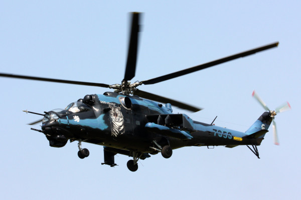 MIL MI-24V Hind met registratie 7353.