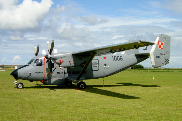 De Antonov M-28B/PT op de show van 2001.